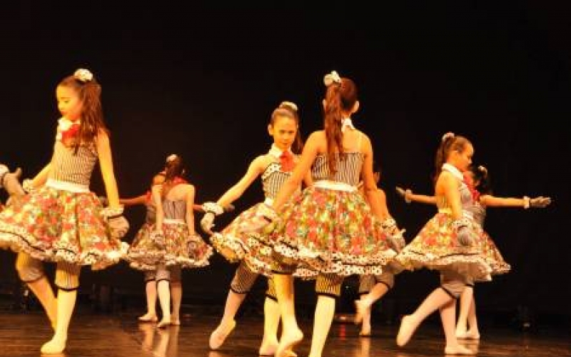 Escola de Ballet é destaque no Festival de Dança de Jandaia do Sul. E hoje tem mais no Ouro Verde