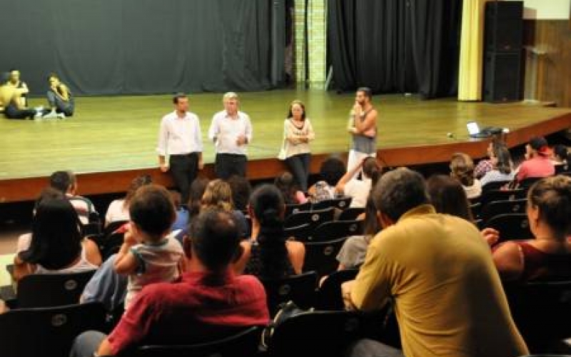 Reunião da Associação do Ballet com prefeito e secretário de Cultura