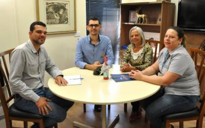 Visita de diretores da ACEIBI à Secretaria de Cultura e Turismo