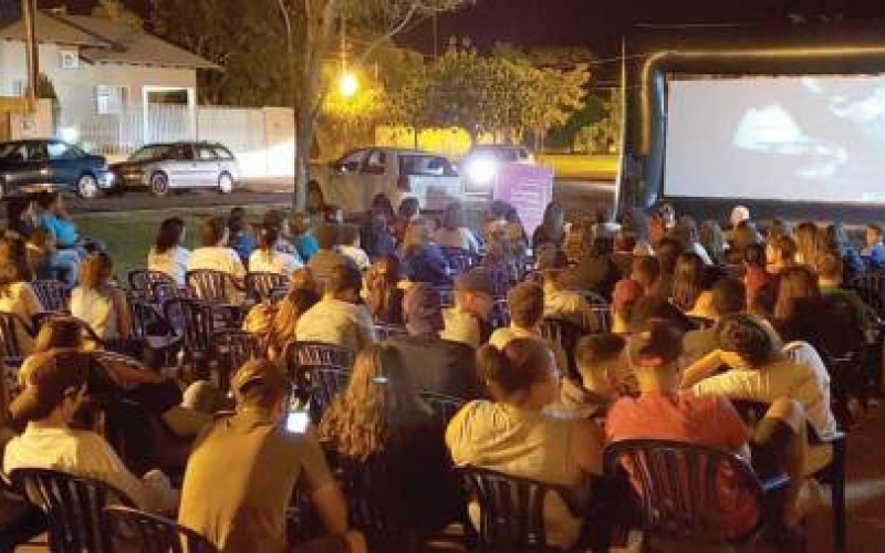 Cinema de graça em bairro de Ibiporã na terça, 23/4