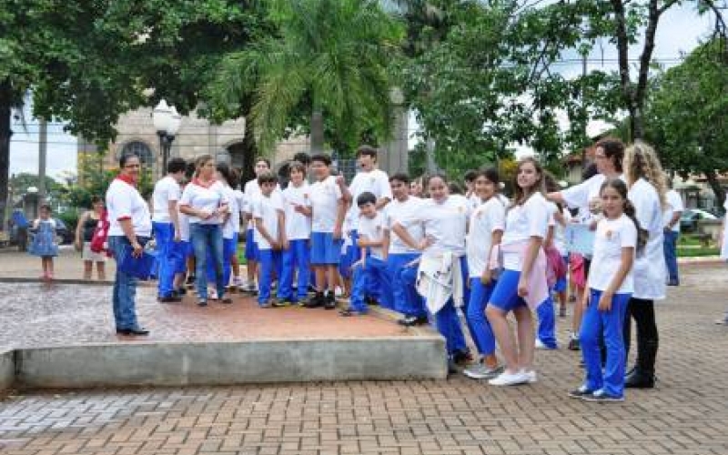 Escolas visitam Ibiporã e assistem ao Musical do Café