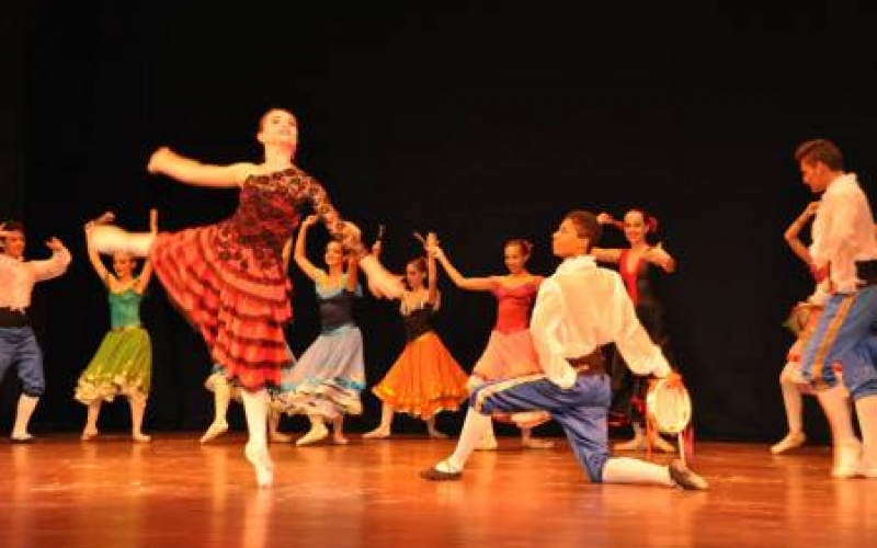Escola de Dança de Ibiporã se apresentará  pelo Circuito Cultural Sesi Regional   
