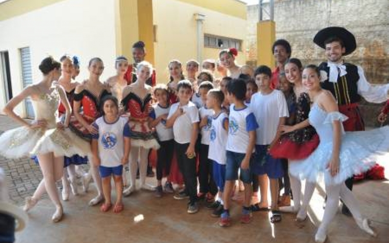 Projeto leva apresentações de Ballet a escolas municipais