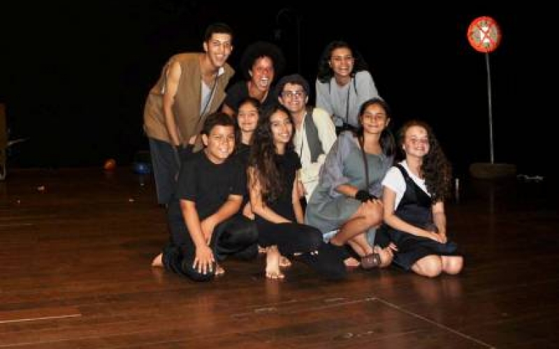 Espetáculo de alunos do 3º ano do Curso de Teatro