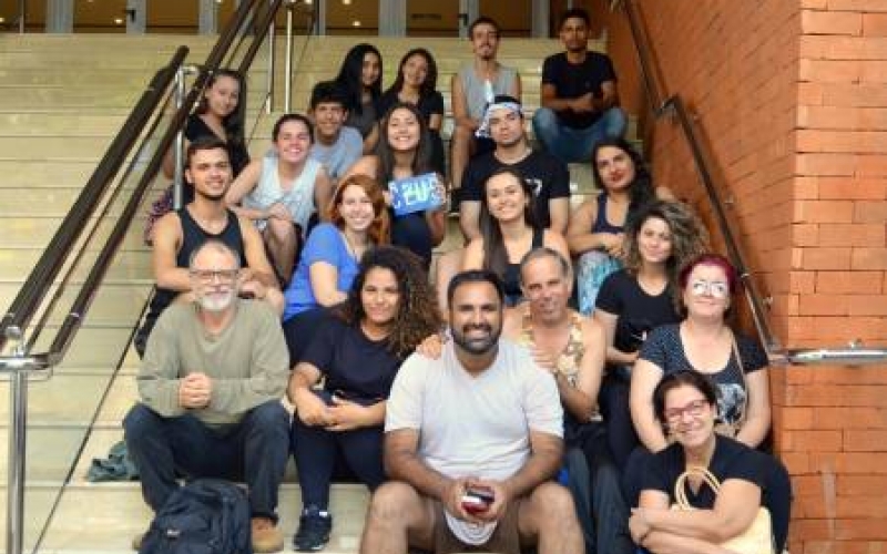 Grupo Célula participa de oficina teatral com ator Isaac Bernat