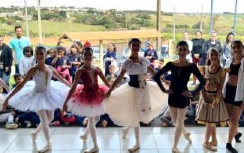 Ballet se apresenta em escola de Bela Vista do Paraíso