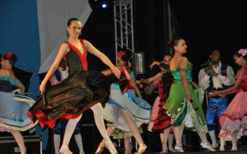 Ballet de Ibiporã abriu o Festival de Inverno de Porecatu