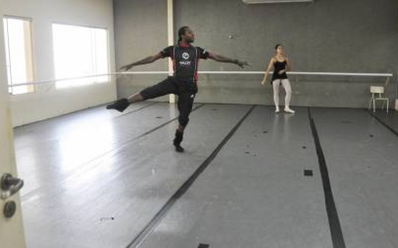 Troca do piso da sala de ballet da SMCT