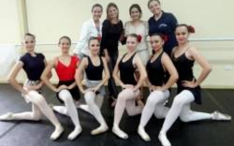 Ballet prepara espetáculo de encerramento