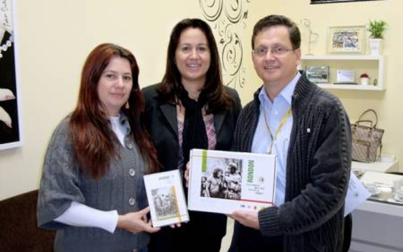 Biblioteca recebe livro sobre Marechal Rondon