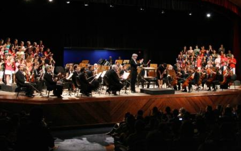 Hoje tem Orquestra Sinfônica da UEL  no Cine Teatro Pe. José Zanelli, em Ibiporã