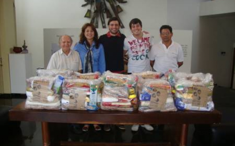 Entrega de Mantimentos para o Lar Pe. Leone