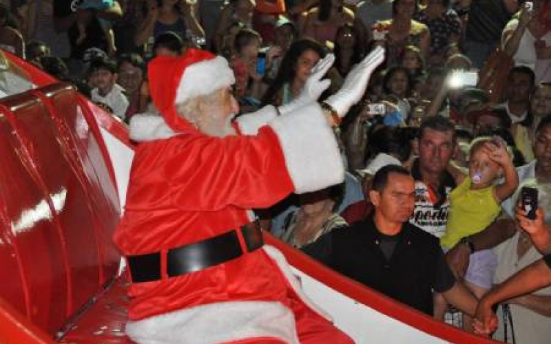 Abertura do Natal lotou a Praça