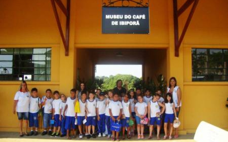 Alunos do Rotary Club visitam o Museu do Café