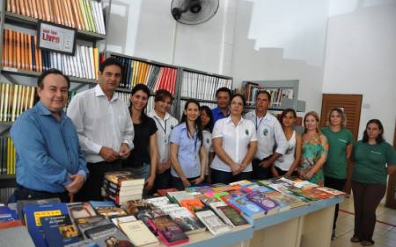 Novos livros e posse na Biblioteca Pública