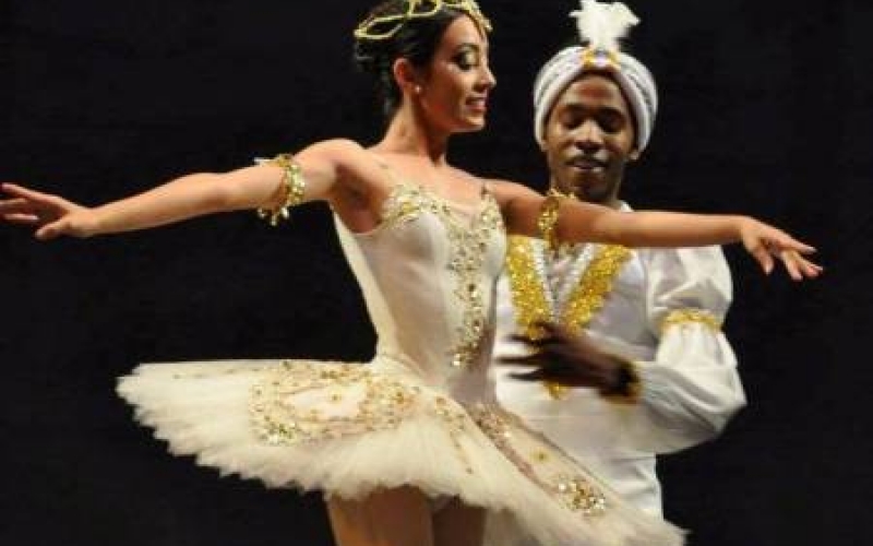 Ballet 'Um conto de Bayadere' encantou a plateia