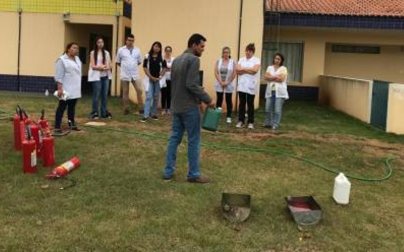 Professores de CMEI recebem curso de brigada de incêndio 