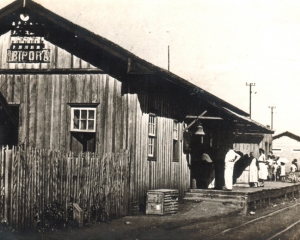 3-antiga-estacao-ferroviaria-de-ibipora-1946.jpg