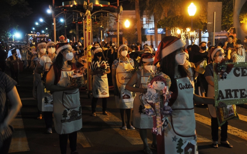 Confira fotos do 1º Desfile de Natal de Ibiporã, no dia 8 de dezembro