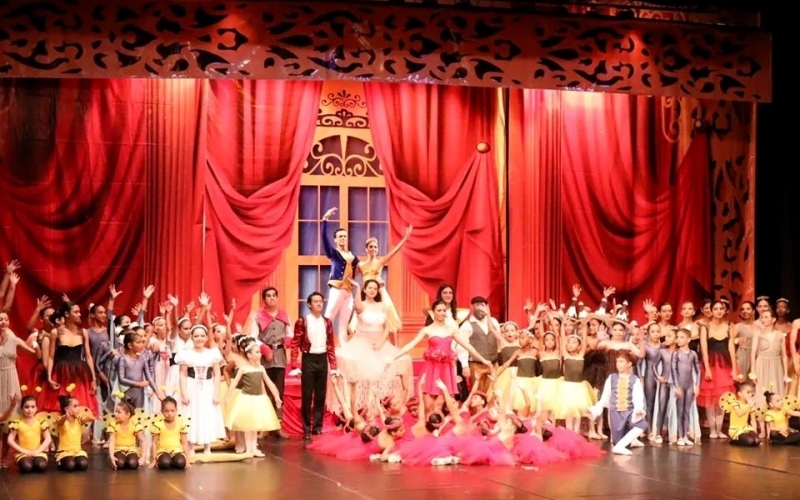 Ballet A Bela e a Fera lotou o Cine Teatro em três dias de muita magia e talento no palco