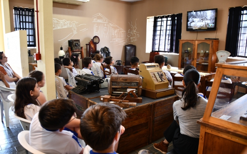 Visita da Escola Rotary ao Museu Histórico para conhecer melhor Ibiporã