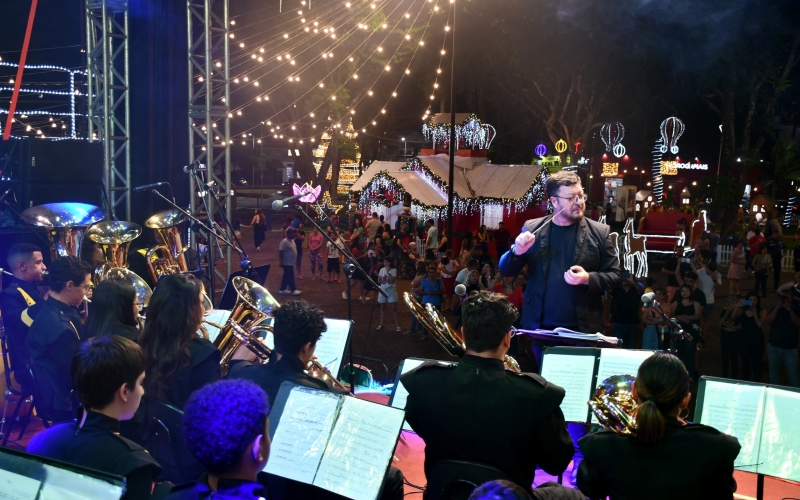 Banda do Colégio Champagnat anima o Natal de Paz e Luz de Ibiporã