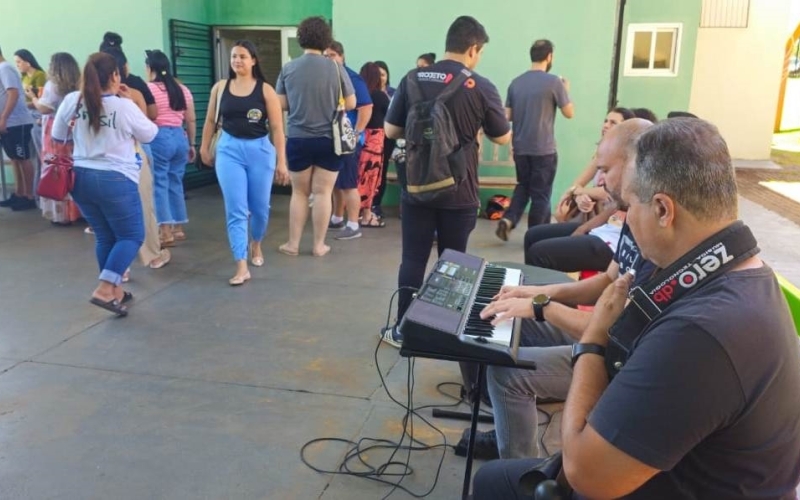 “Café com Cultura” - uma pausa no trabalho ao som de boa música