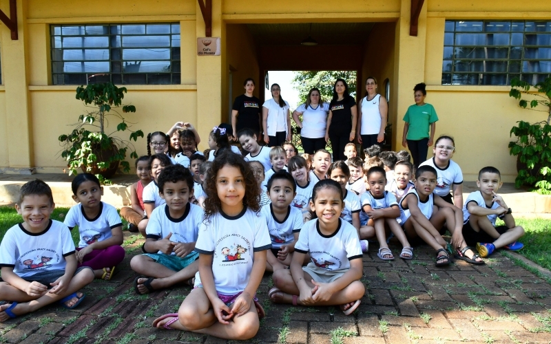 Alunos fazem passeio pela história em visita ao Museu Café