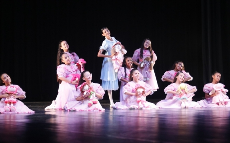 Ballet Art de Ibiporã brilha nos Festivais de Dança de Cascavel e Londrina