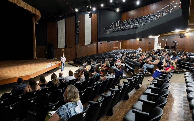 Palestra para rede de atendimento marca Semana  de Prevenção da Gravidez na Adolescência