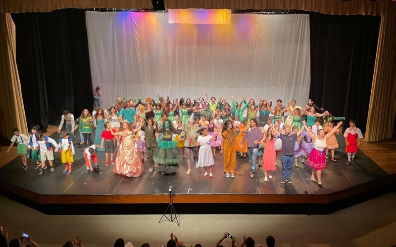 “O Mágico de Oz”, encenado por alunos do teatro, encanta o público
