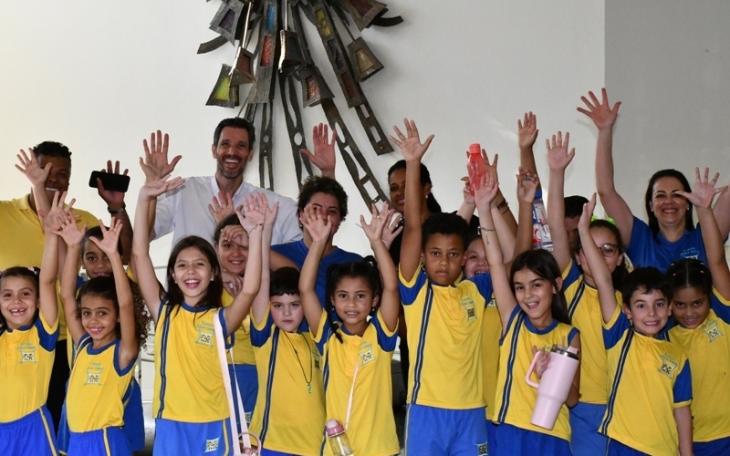 Alunos da Escola Ativa Idade visitam Casa de Artes, Cine Teatro e Biblioteca Pública