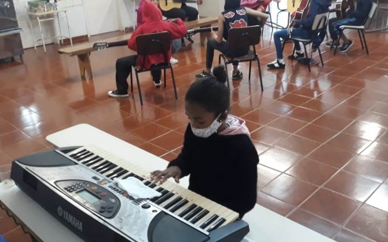 Cultura inicia projeto de musicalização para crianças e adolescentes do SCFV e Rede Municipal de Ensino