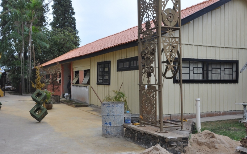 Obras na Casa de Artes e pintura vão mudando o visual deste espaço único de Ibiporã