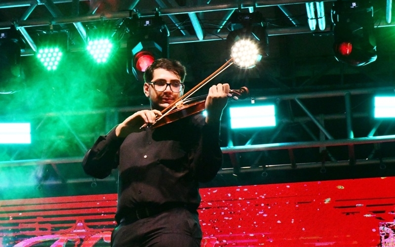 Show de voz e violino de Victor Terra e coral da APMIF foram as atrações de quinta-feira (14) no Natal de Paz e Luz 2023
