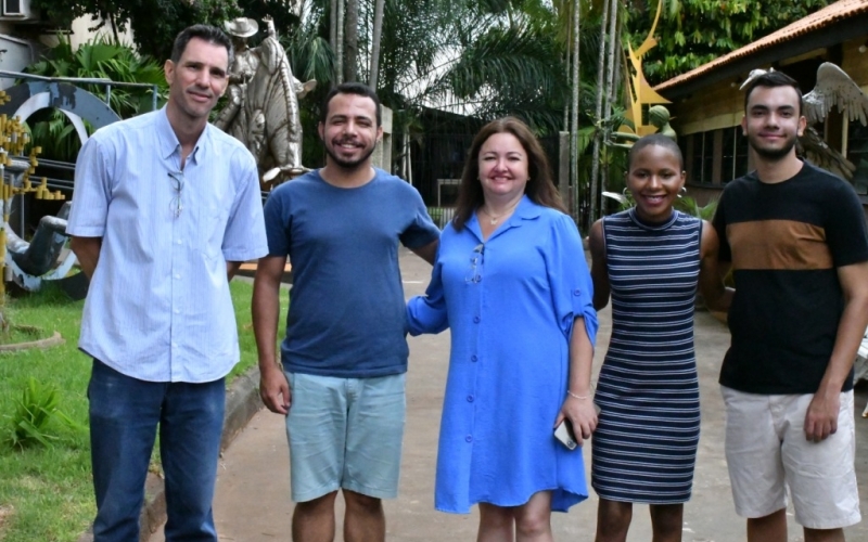 Visitantes de Brasília e Londrina são recebidos na Casa de Artes