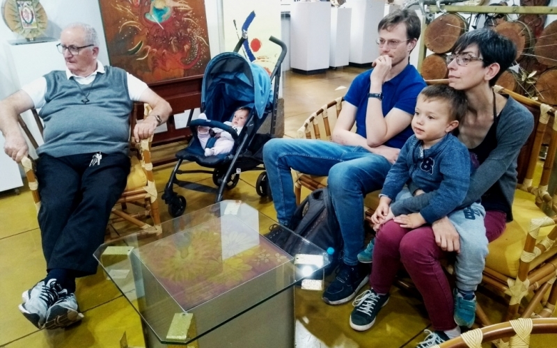 Nova família italiana em visita à Casa de Artes e ao Museu do Café