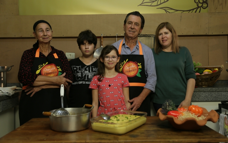 COZINHA DO PIONEIRO- Frango com Quiabo- Família Pigarro