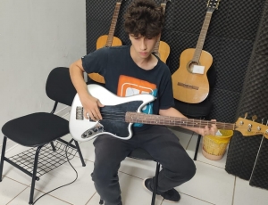 guitarra-aluno.jpeg